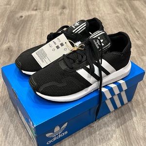 New with Box Kids Adidas Black Swift Run Size 3Y